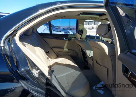 2011 Mercedes-Benz C 300 Luxury 4Matic/Sport 4Matic из США, поврежденный, VIN WDDGF8BBXBA497698